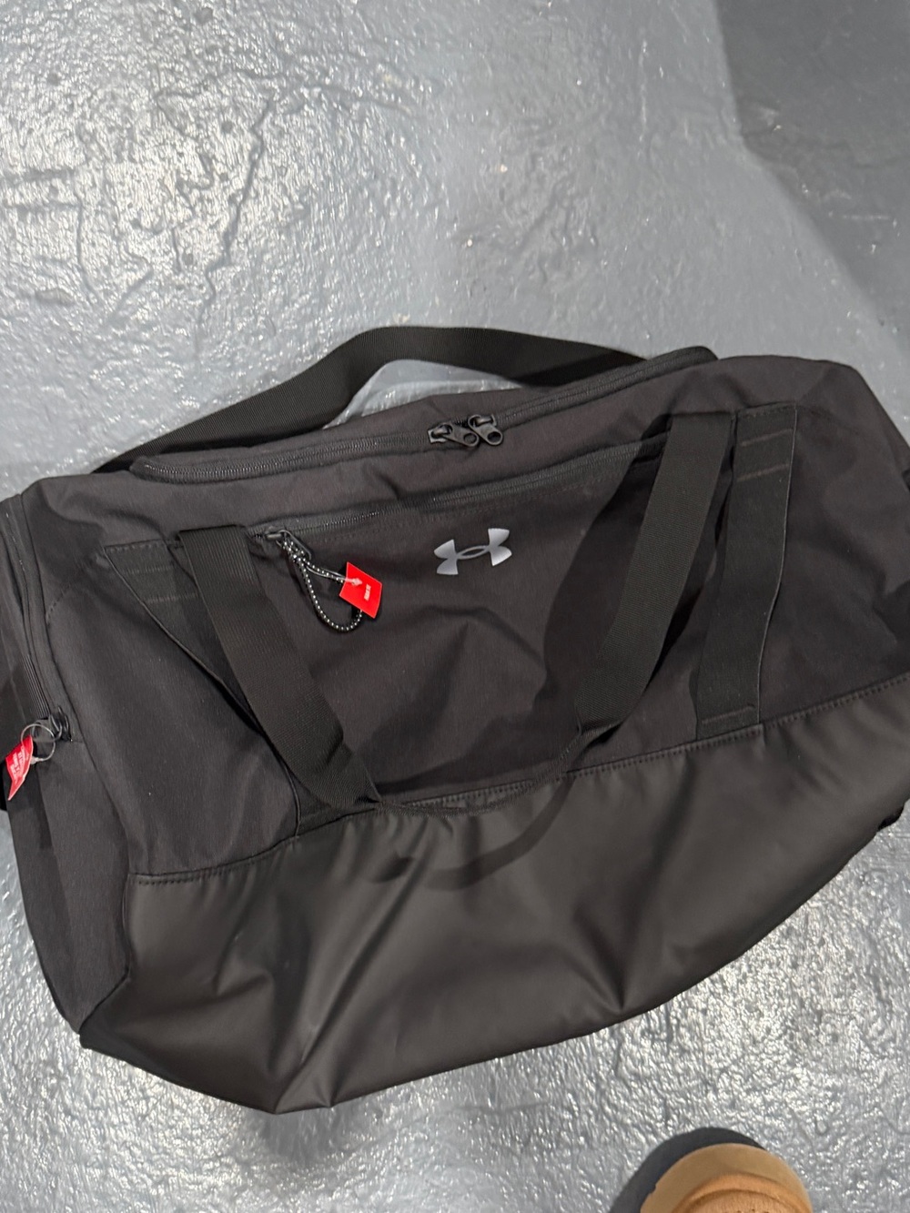 Under Armour Black Men’s Duffel Bag with Shoulder Straps